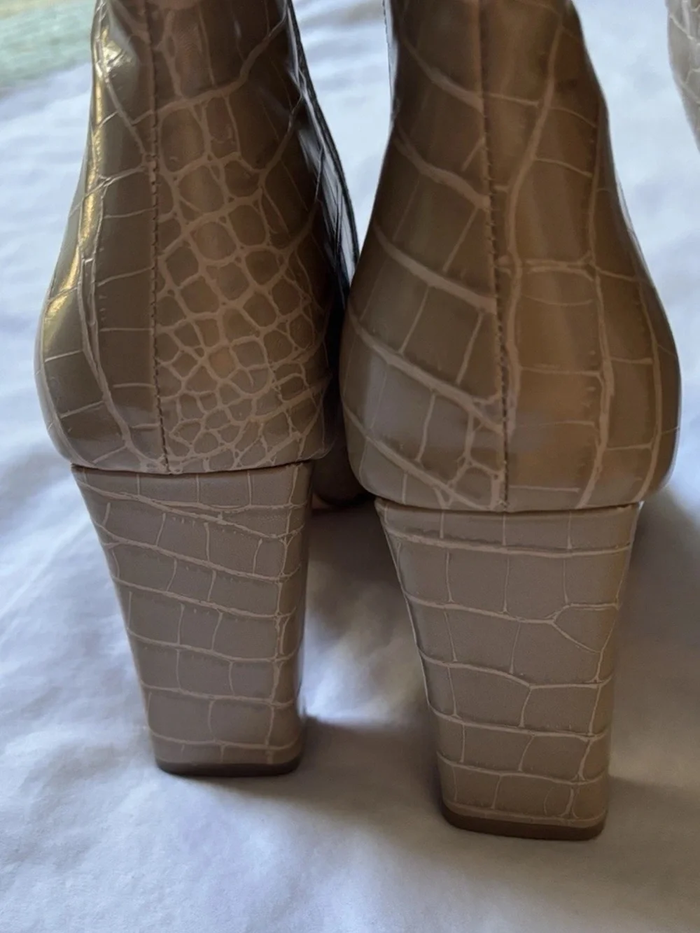 Women’s Croc Embossed Knee High Boots Pointed Toe Block Heel Taupe Size 8.5